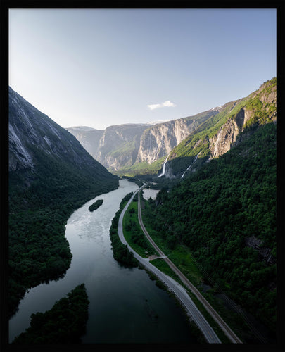 Foto fra Medalen, Rauma Kommune i Møre og Romsdal. Vei, dal og fossefall. Plakat - Poster